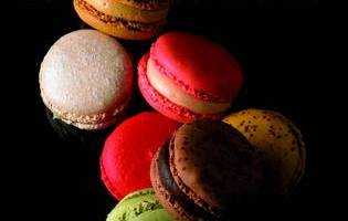 Cover of Pierre Herme's Macaron